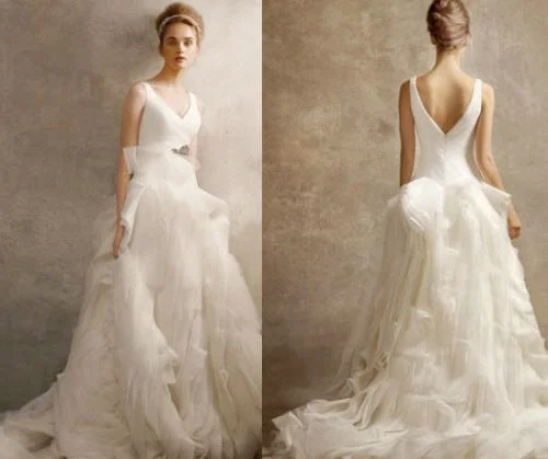Discount Extravaganza Vera Wang V Neck Ball Gown