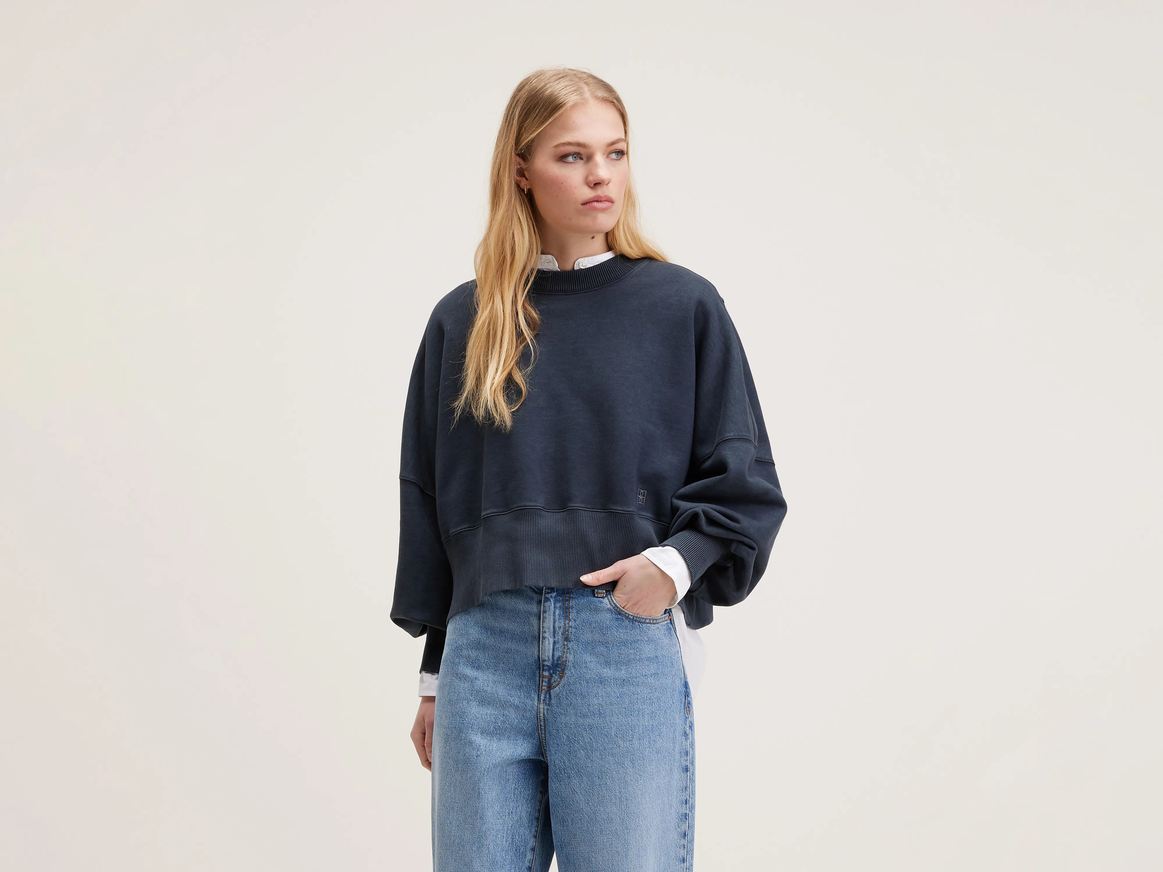 Price Reduction Salva cropped sweatshirt (242 / W / BLACK BEAUTY)