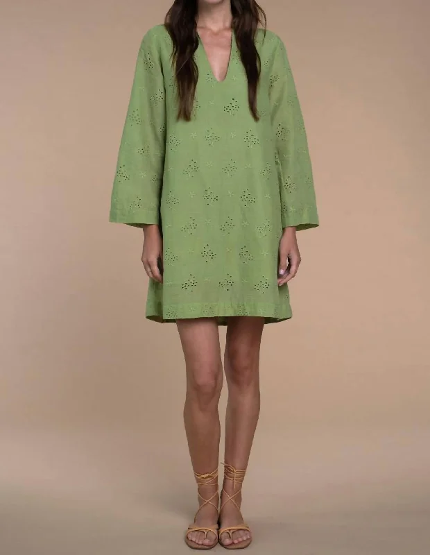 Closeout Taylor Dress In Sweet Pea